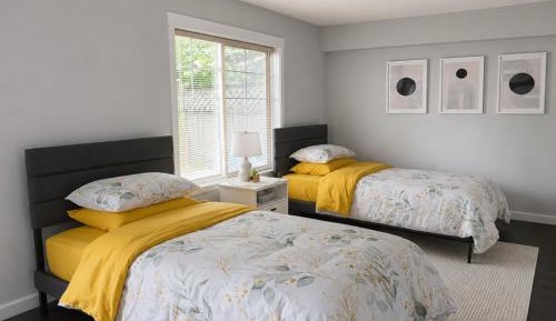 Twin Room with Shared Bathroom