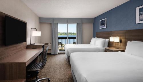 Queen Room with Balcony - Non-Smoking/Beach-Front/Pet-Friendly