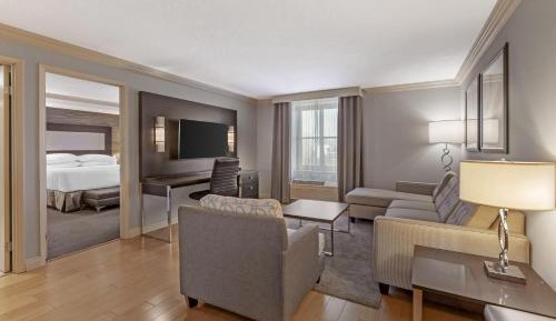 King Suite - Non-Smoking