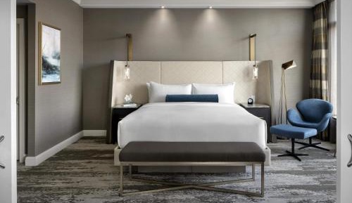 Fairmont Gold Signature King Suite with Runway View