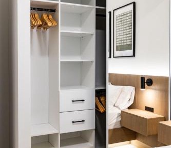 Boutique 3BR Townhouse Sleeps 7 With Free Parking
