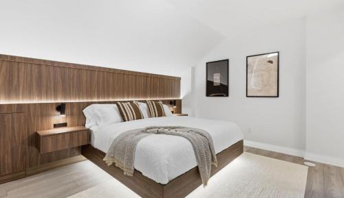 Toronto Boutique 4BR 3.5 Bath Stay for 10