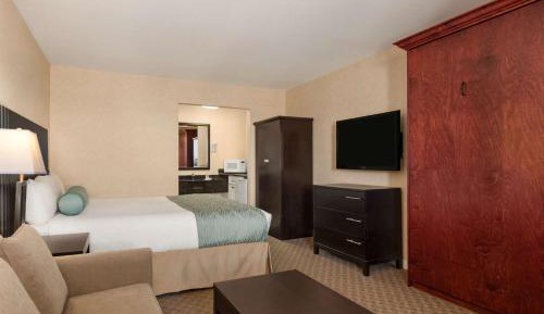 King Room with Murphy Bed
