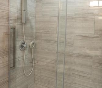 Superior King Suite With Jetted Tub