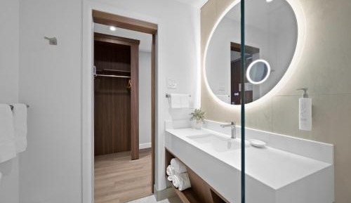 One-Bedroom King Suite