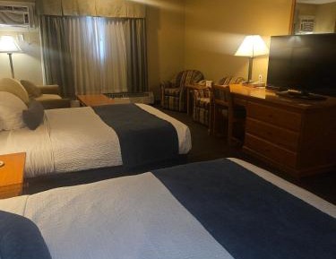 Studio with Two Queen Beds - Non-Smoking