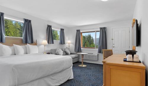 King Room with Sofa Bed