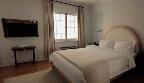 Suite with Lake View