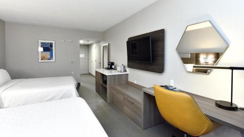 Standard Room with Two Queen Beds