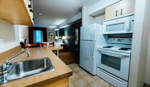 Family Room with One Queen Bed, Two Twin Beds, Sofa Bed and Full Kitchen - Non-Smoking
