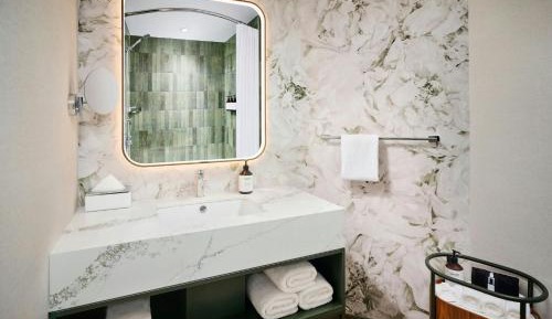 Queen Room with Two Queen Beds and Bath Tub