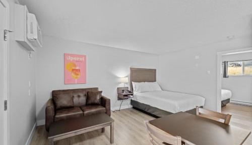 Deluxe Queen Suite