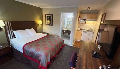 Standard Queen Room