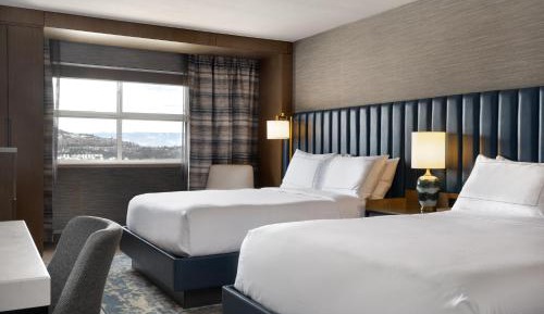 Queen Room with Two Queen Beds with Bath Tub