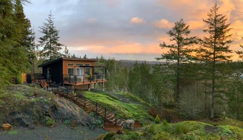 Apartment with Mountain View