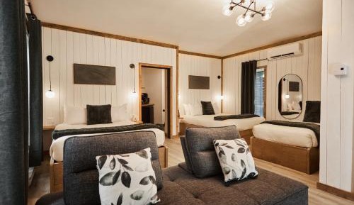 Family Room with Queen Bed