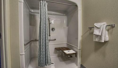 Deluxe Queen Room with Two Queen Beds - Non-Smoking