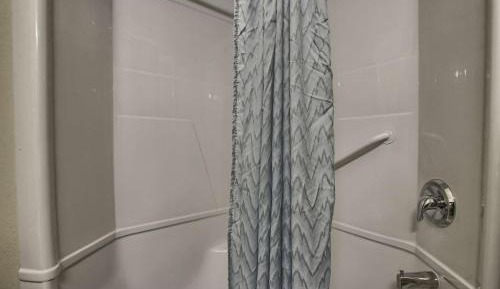 Queen Room - Disability Access - Roll in Shower