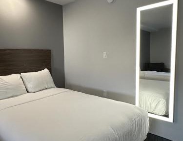 Queen Room - Non-Smoking