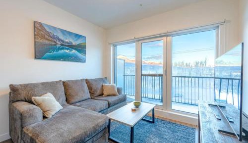 Two-Bedroom Apartment with Mountain View
