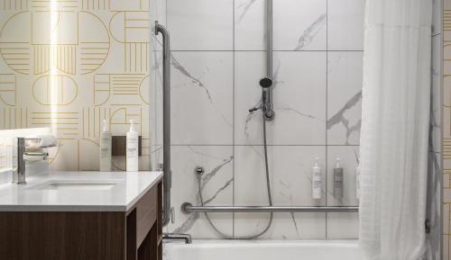 King Studio Suite with Tub - Mobility/Hearing Accessible