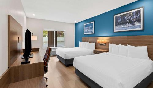 Queen Room with Two Queen Beds and Walk-In Shower - Non-Smoking