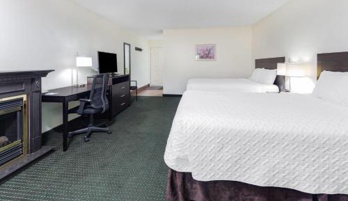 Superior Queen Room with Two Queen Beds and Jetted Tub - Non-Smoking