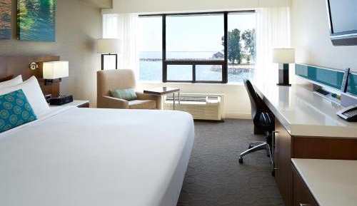 Guest room with 1 King Bed