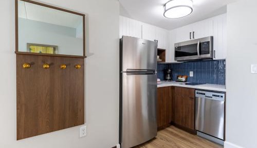 Studio Queen Suite with Kitchen