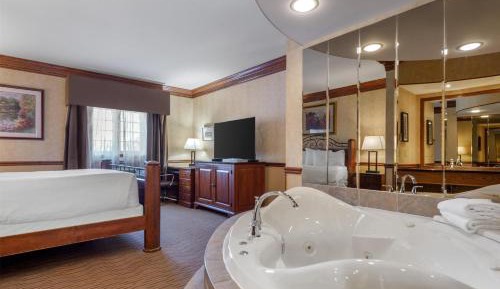 King Suite with Jetted Tub - Non-Smoking