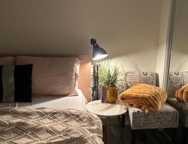 Queen Room with Shared Bathroom