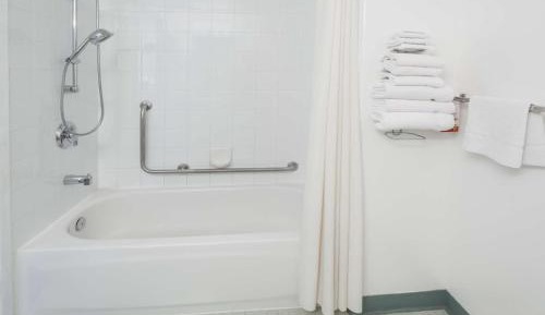 Queen Room - Disability Access/Non-Smoking