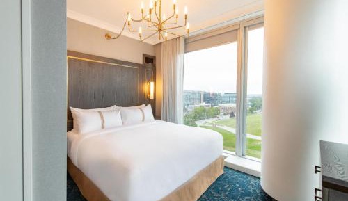 Executive Suite, 1 King Bed, Sofa Bed