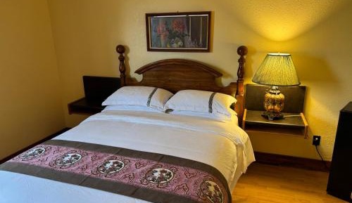 Deluxe Queen Room