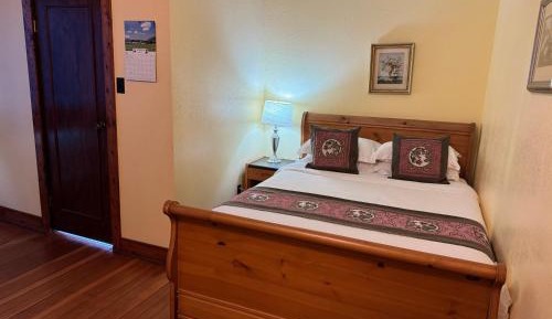 Deluxe Double Room with Side Sea View
