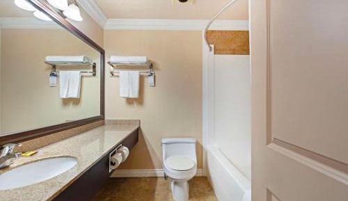 Queen Room - Pet Friendly/Non-Smoking/Exterior Access