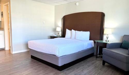 Queen Studio Suite with Kitchenette