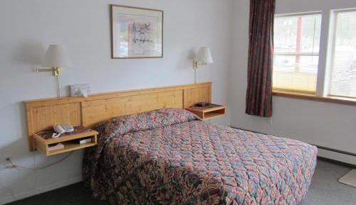 Queen Room with Kitchenette