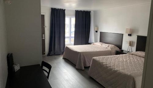 Queen Room with Two Queen Beds - Non-Smoking