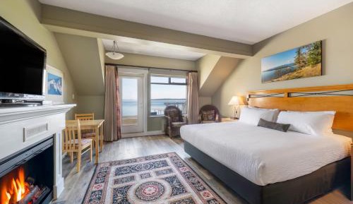 Deluxe King Suite with Sea View