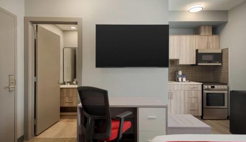 Queen Room with Kitchenette - Non-Smoking
