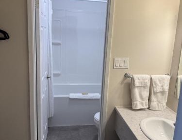 Deluxe Queen Suite