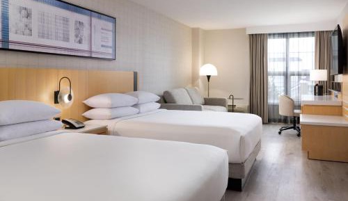 Deluxe, Guest room, 2 Queen, Sofa bed