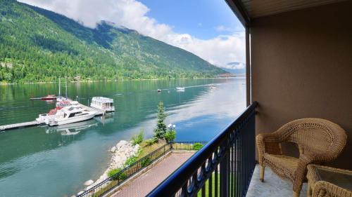King Room with Sofa Bed and Spa Tub - Balcony/Lake View