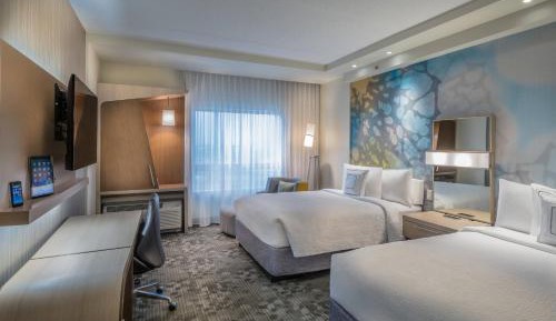 Queen Room with Two Queen Beds and Bathtub - Mobility Access