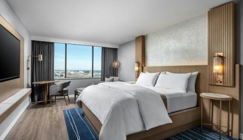 Premium King Room with Lake View
