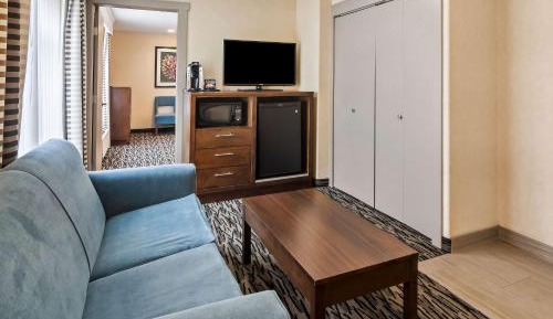 Large King Suite with Sofa Bed - Non-Smoking