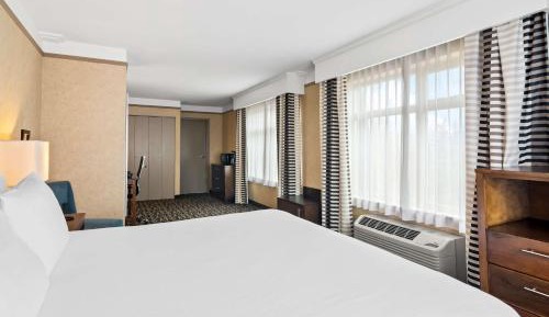 Large King Room - Non-Smoking