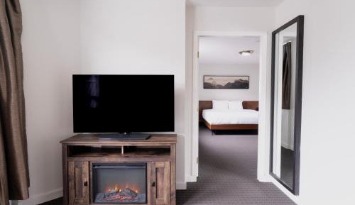 Suite with Mountain View