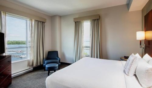One-Bedroom Suite with Lake View